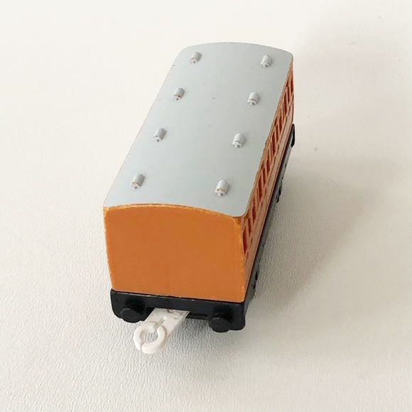 Thomas & Friends "Annie" Passenger Coach Car TOMY 2002 - Picture 3 of 6